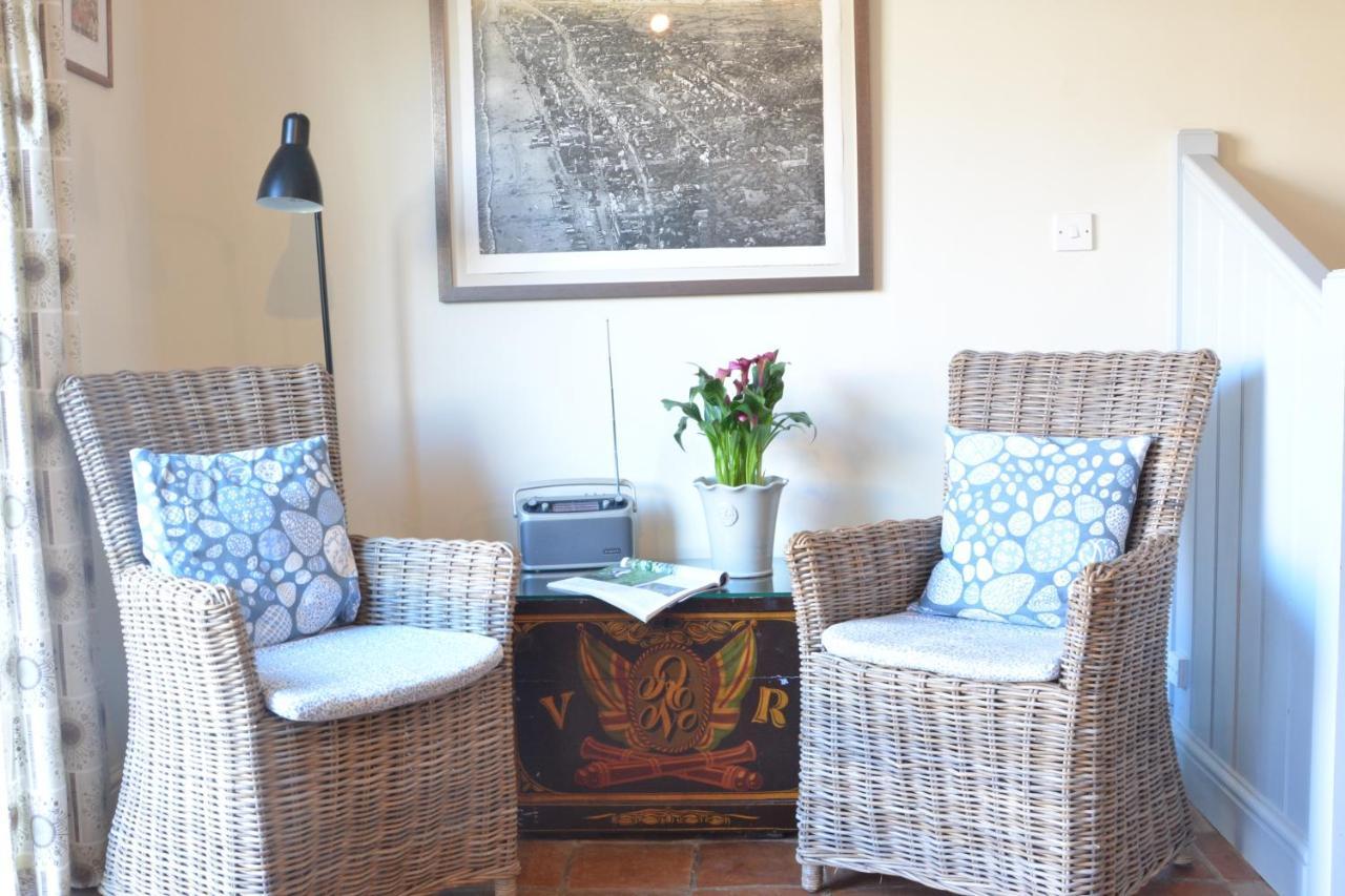 Pebble Beach Cottage, ออลบะระ ภายนอก รูปภาพ